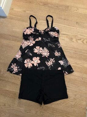 Black Floral Tankini Top with Black Swim Shorts Size Large New!